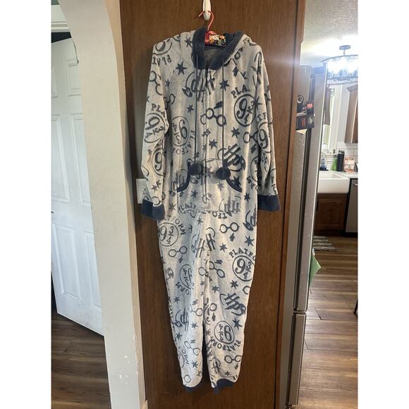 Hogwarts Other - Harry Potter Hogwarts Women’s Size Large Faux Fur 1pc Hooded Pajamas WARM comfy